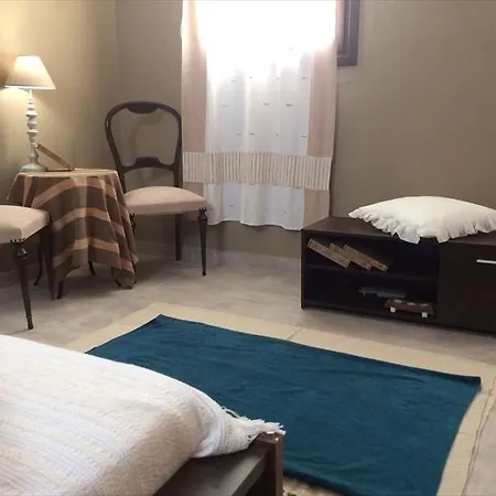 Theoni's Apartman Emborió
